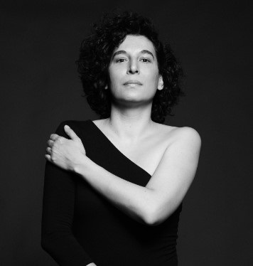 © Lucía Martínez. Retrato de Olalla Castro