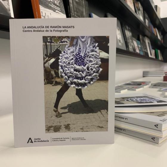 Obsequio del libro La Andaluca de Masats