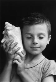 Mi pequeo hijo Rmi escuchando el mar, 1955. Edouard Boubat