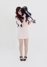 Chica con violín.