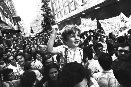 Manifestacion de las asociaciones de vecinos. Madrid, 1976. Cesar Lucas.