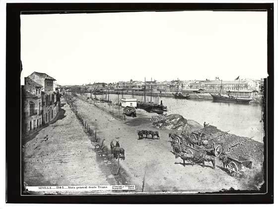 Fotografa en blanco y negro de las vistas de Triana realizada por Jean Laurent en 1879