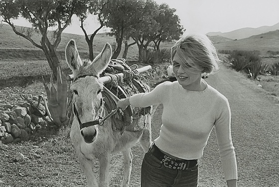 Black & white picture of Brigitte Bardot taken by Csar Lucas during a filming in Almera in 1968.